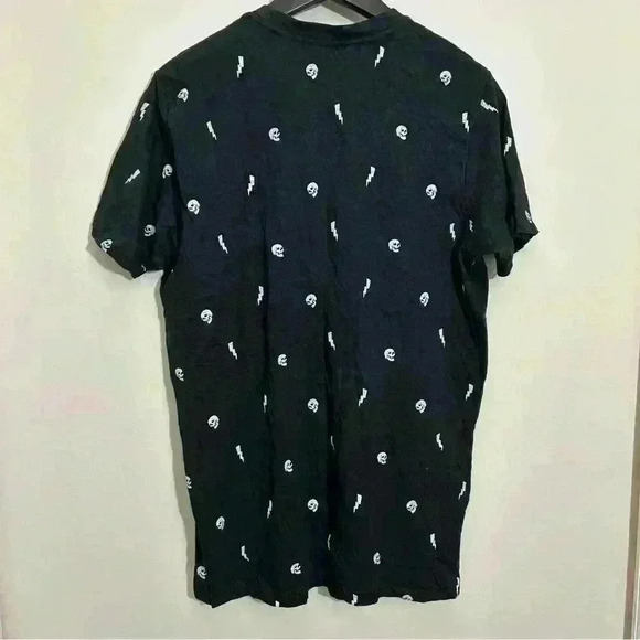 Free Planet Haloween T-Shirt Skull and Lightning Print Black&White Size M NWT - Picture 2 of 5